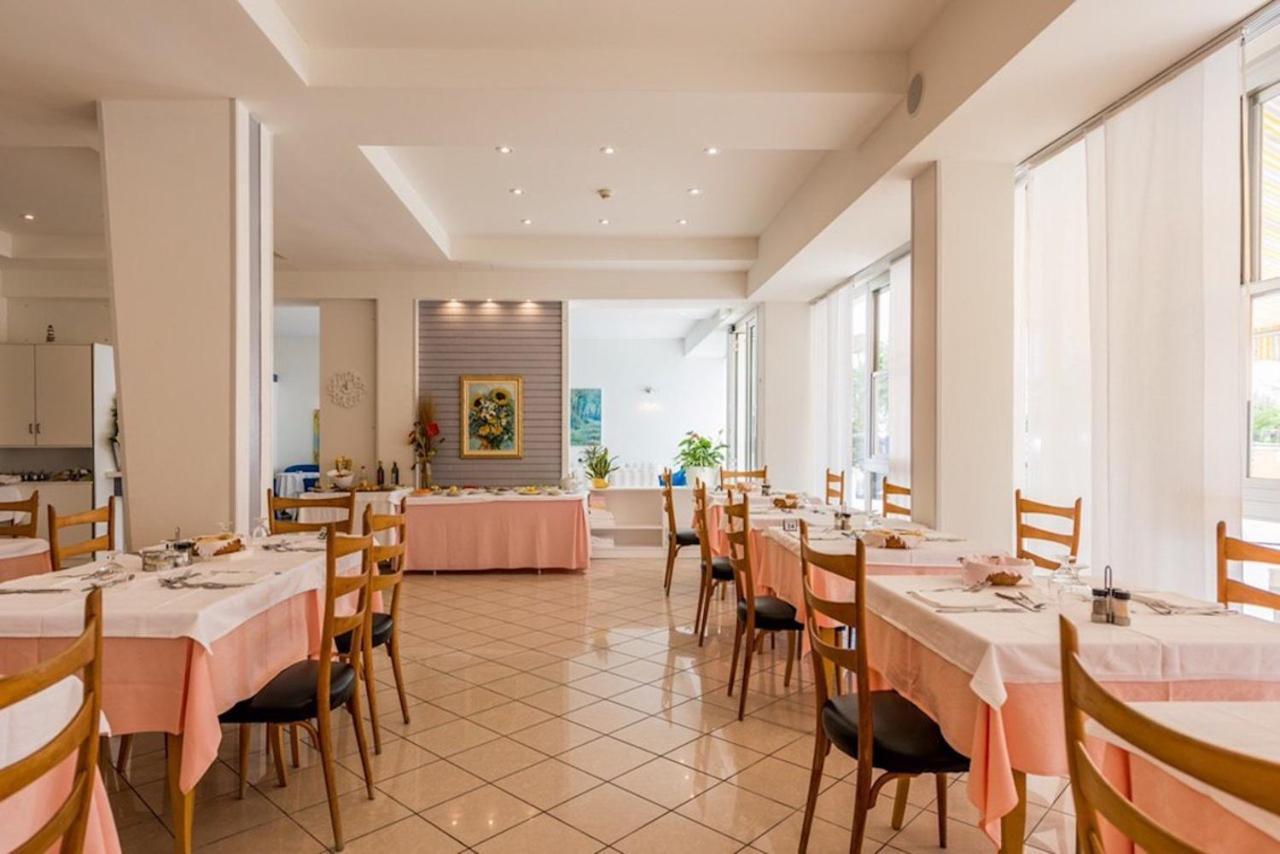 Hotel Alda Cervia Buitenkant foto